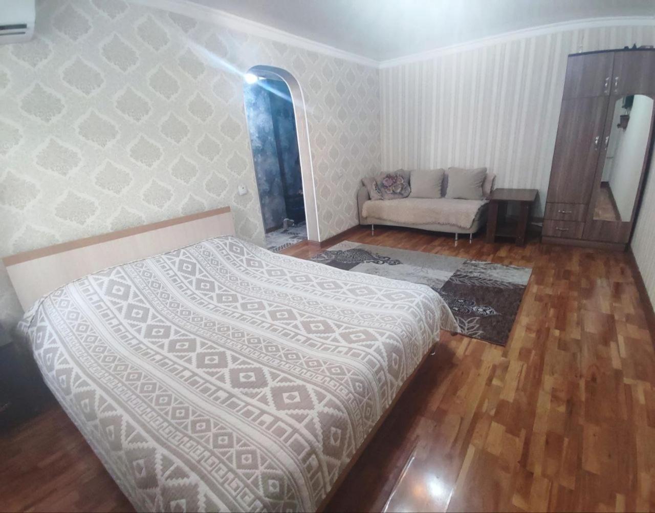 Комфортная Квартира Для 2Х Персон Apartment Bishkek Bagian luar foto